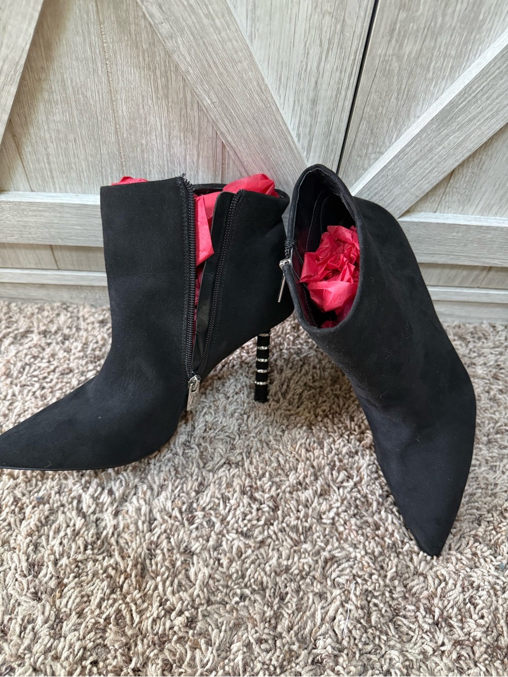 Jennifer Lopez- Black Suede Pointed Ankle Booties with rhinestone rings-(8.5)